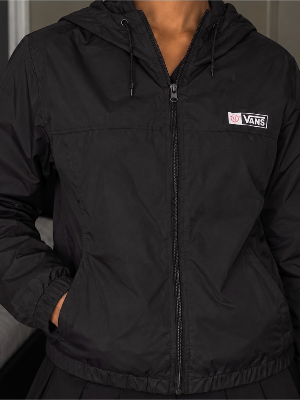 NWT Vans WOMENS Black Classic Hooded Windbreaker Jacket